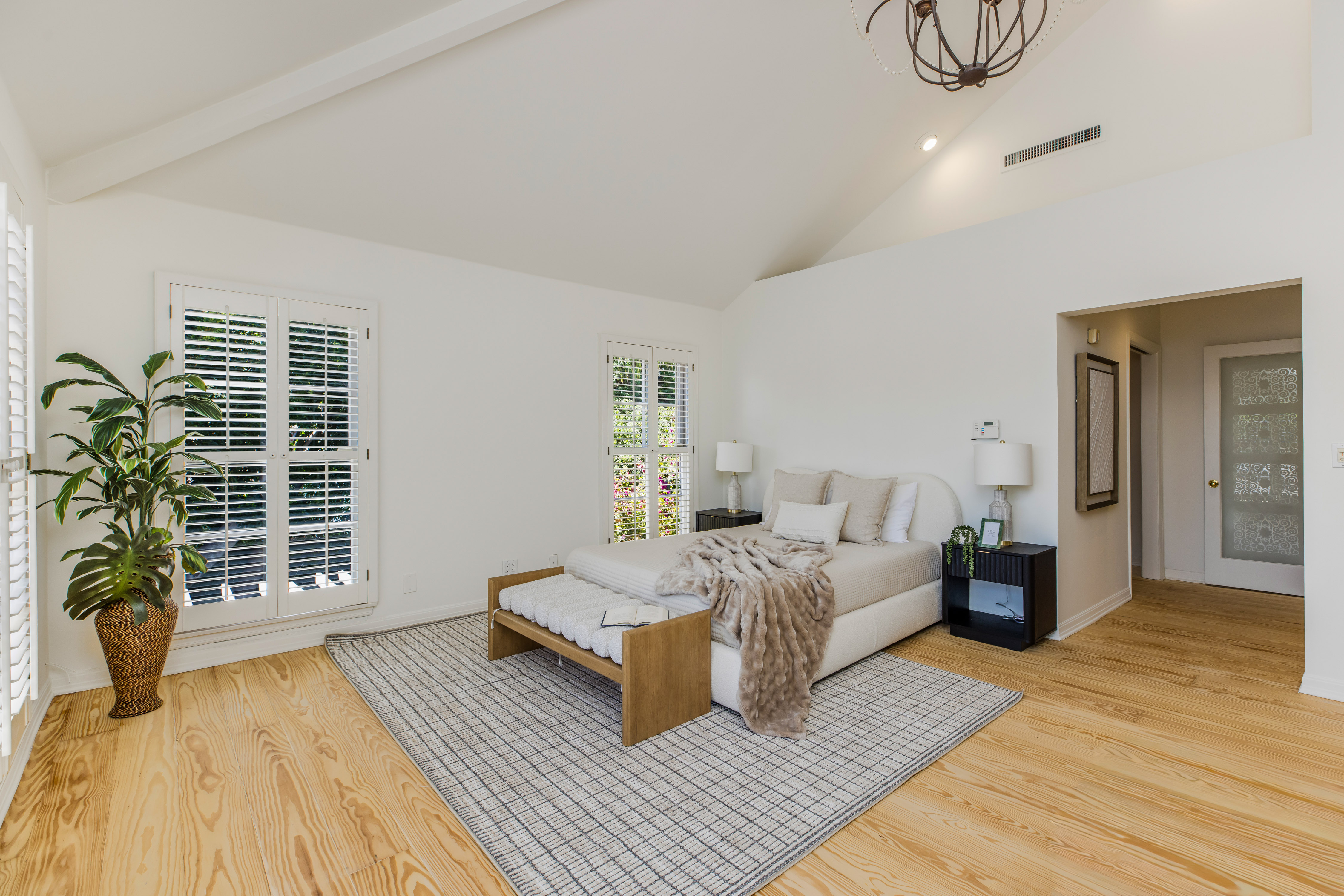 Encino - Image 3