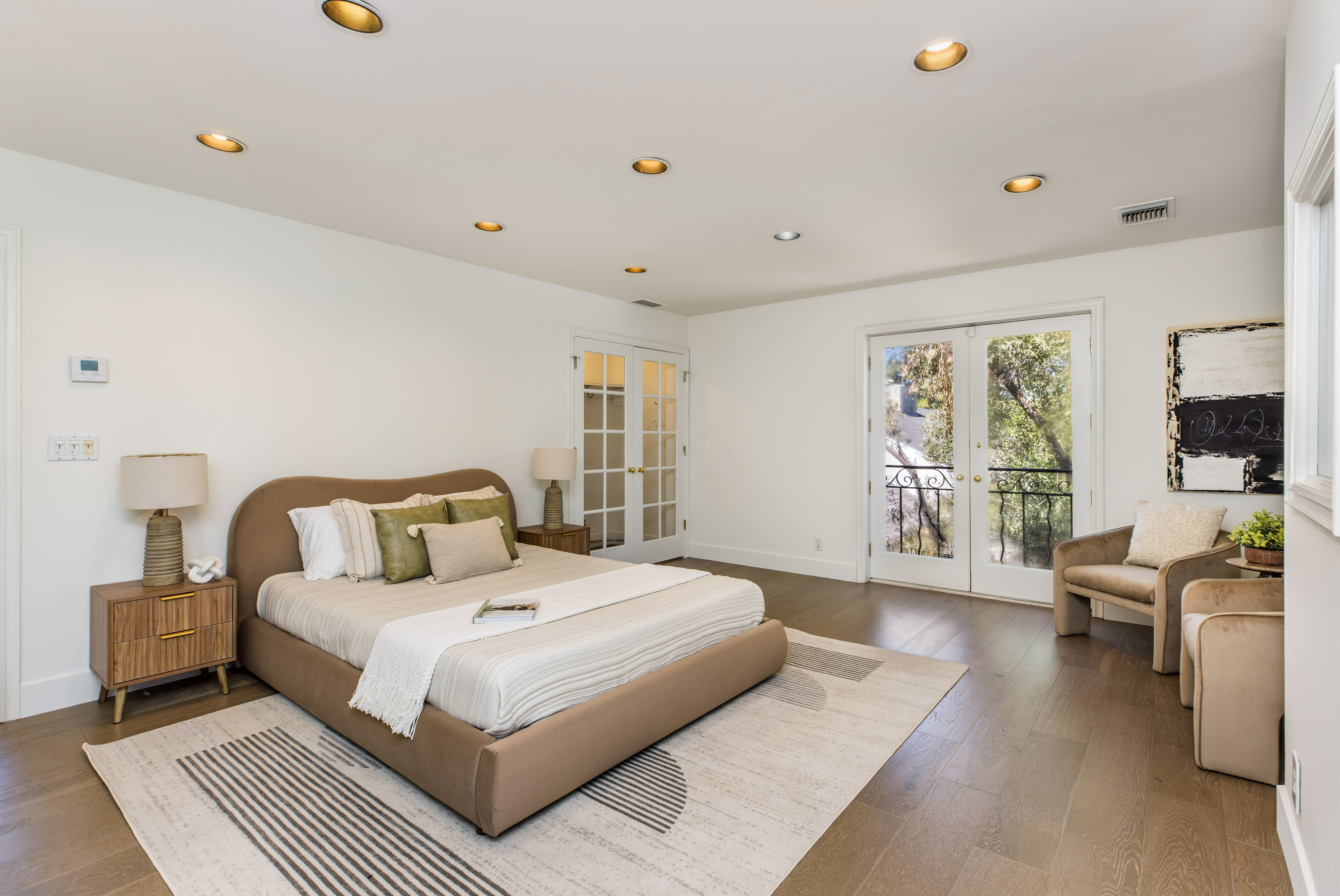 Encino - Image 7