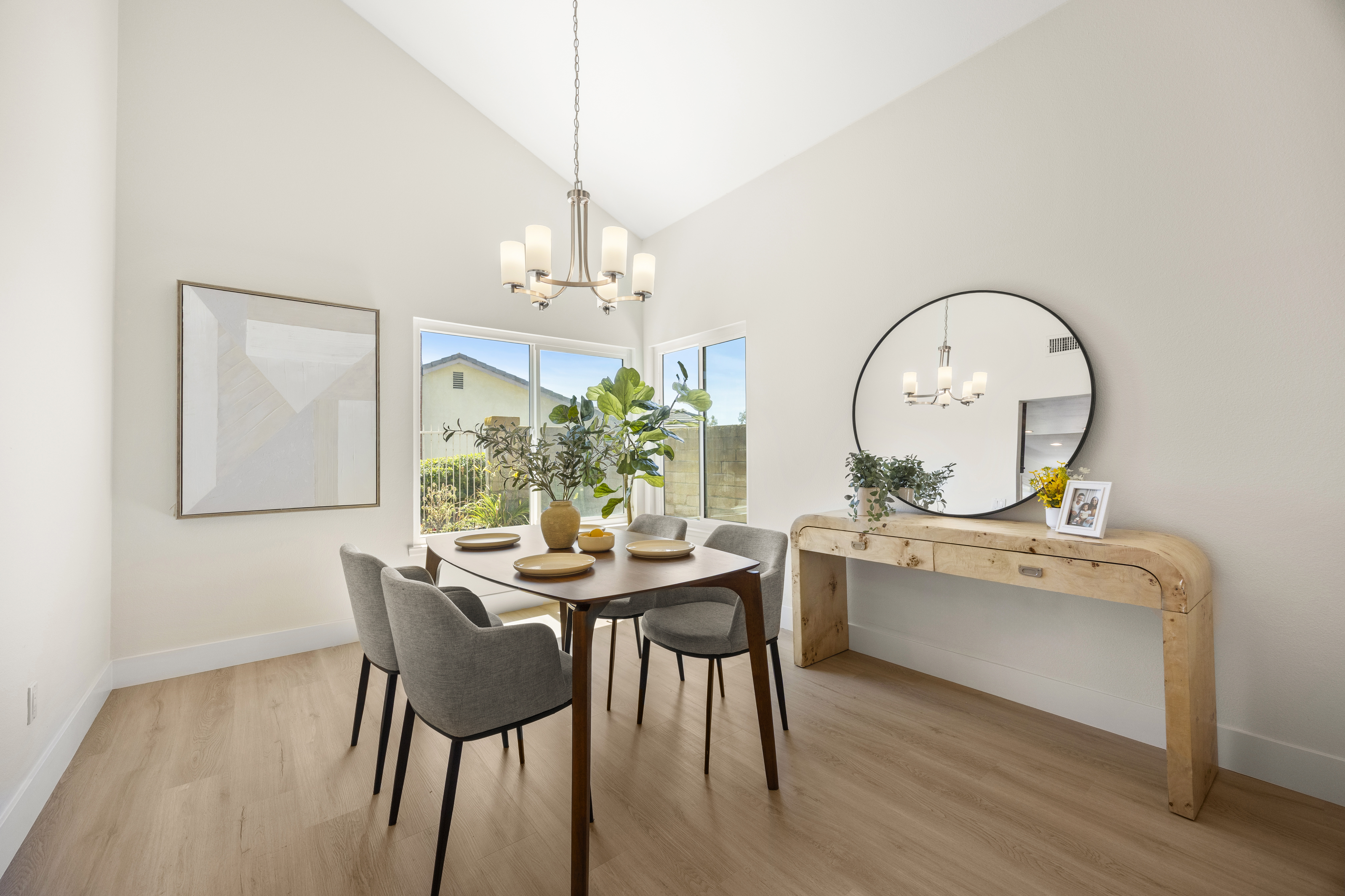 2260 Ardemore Dr - Image 2