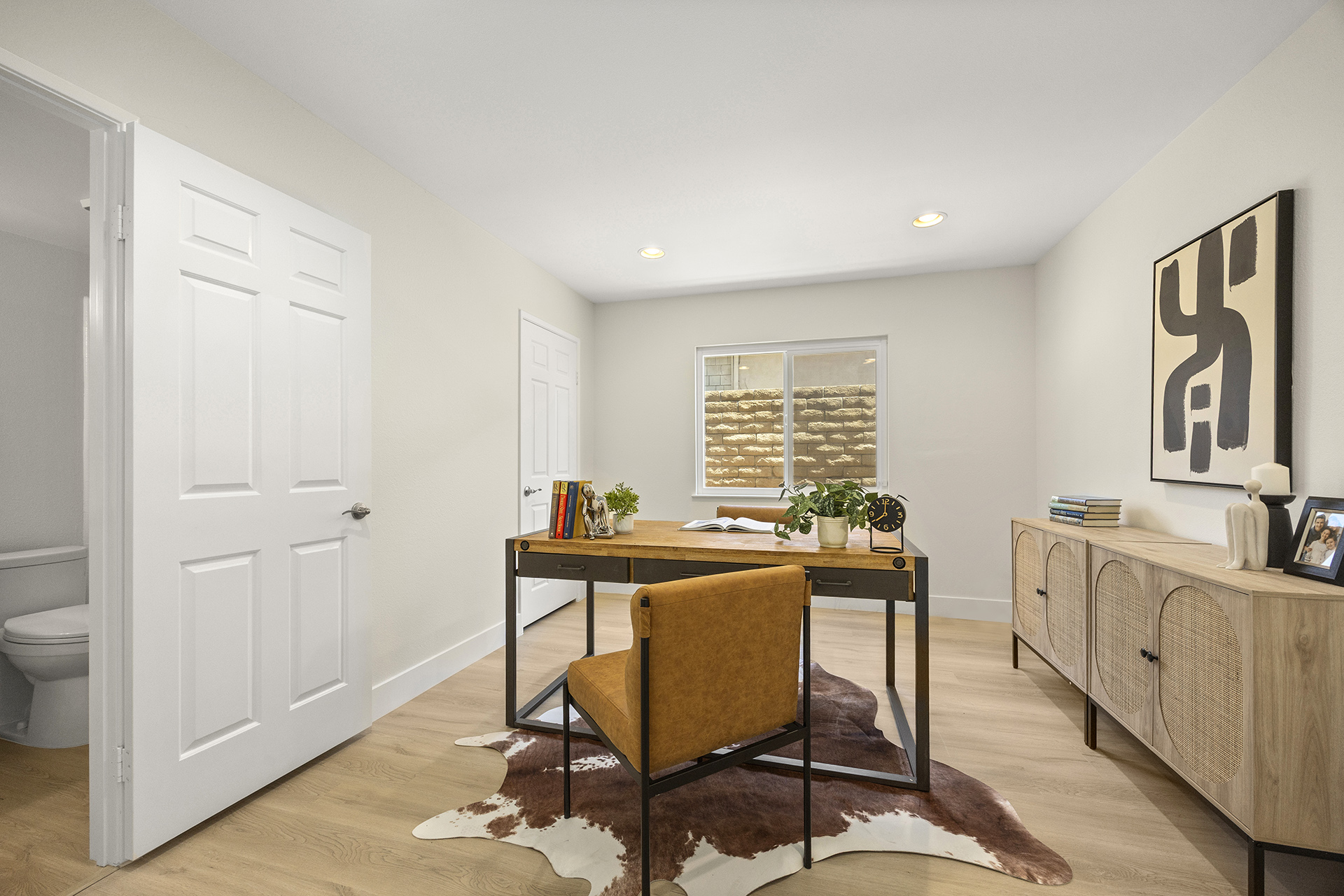 2260 Ardemore Dr - Image 3